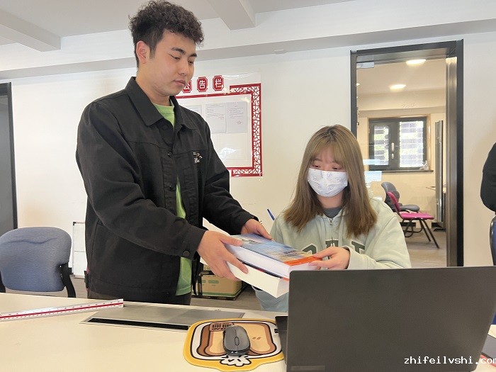 1681460427956858.jpg 捐书活动现场4.jpg